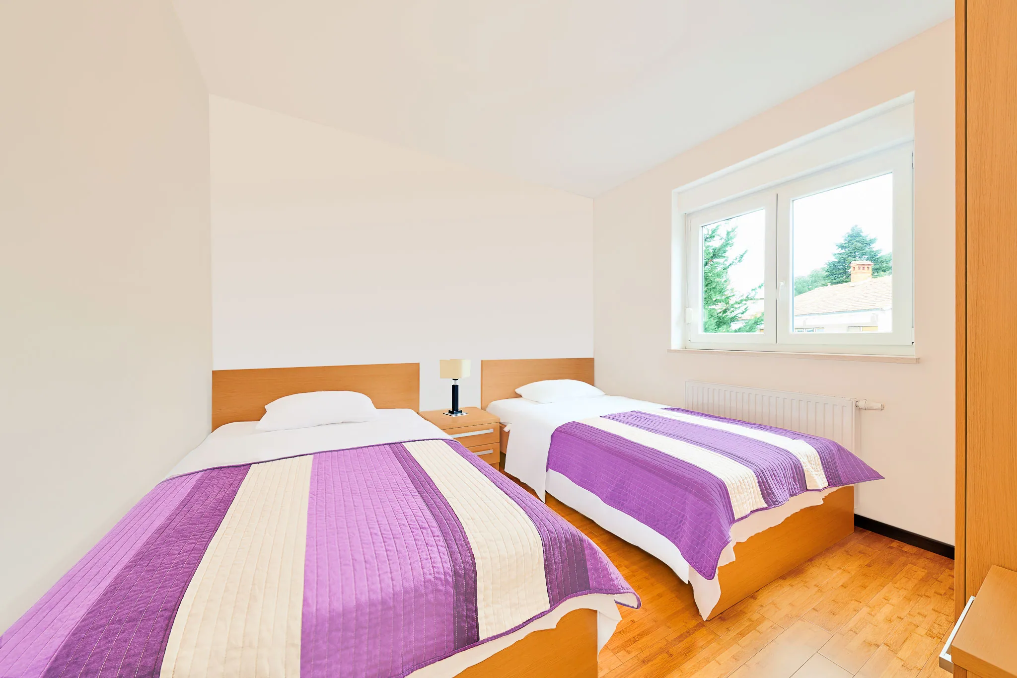 Apartman s tri spavaće sobe i balkonom