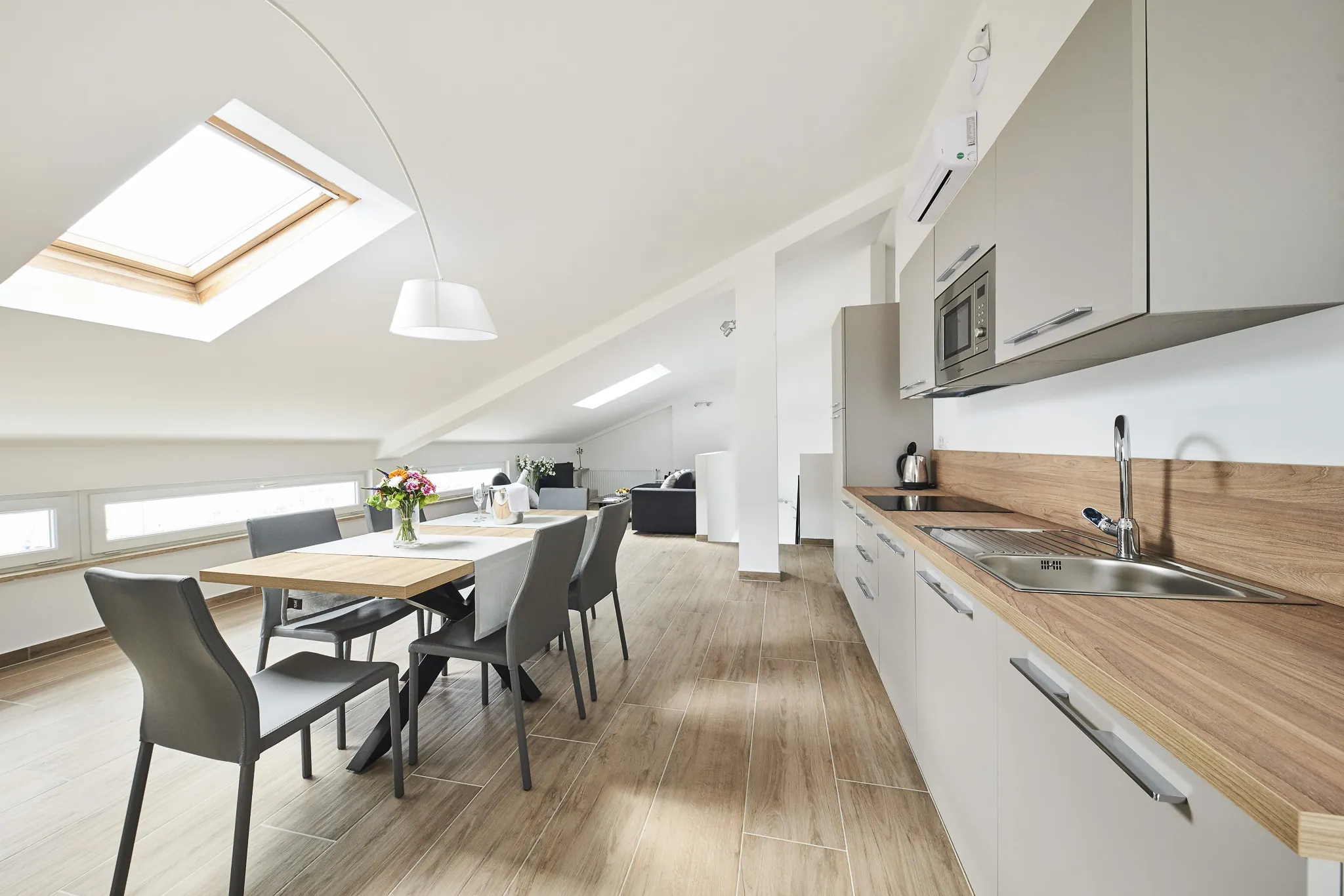 Superior apartman s balkonom i pogledom na more