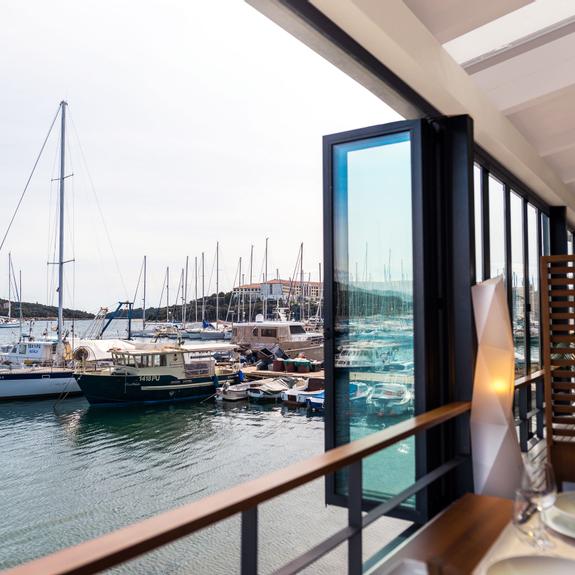 Restaurant with 100 years history 